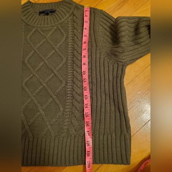 Tommy Hilfiger army green cable knit sweater. Slightly cropped. Size L. Acrylic. - Picture 7 of 10